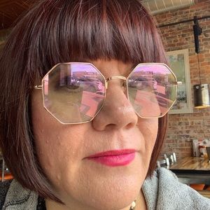 Meet your Posher, Melony